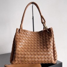 보테가 베네타 안디아모 파라슈트 라지